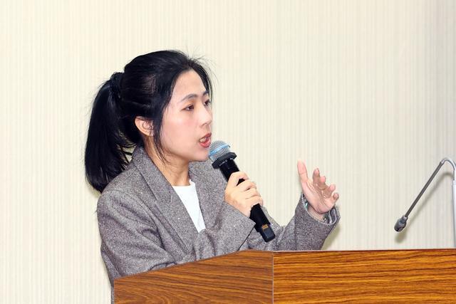 深绿名嘴温朗东逃兵役风波：徐巧芯获不起诉，真相浮出水面