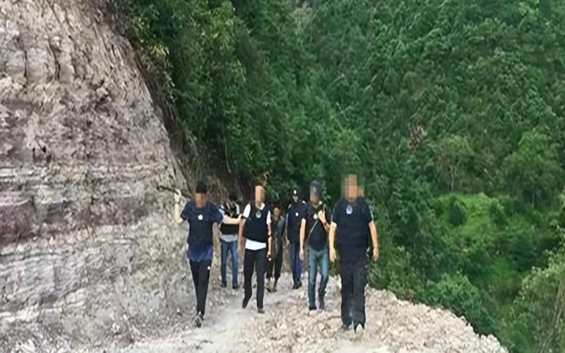 警方抓捕现场照片