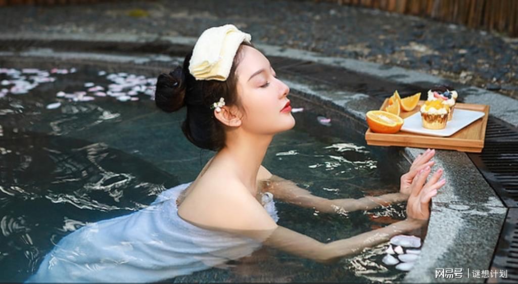 北漂逆袭：我成为富婆母女的私宠，四合院里的别样人生