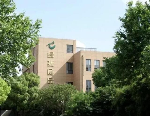 上海绿捷校园餐发臭事件追踪：500余所学校供应商董事长背景曝光