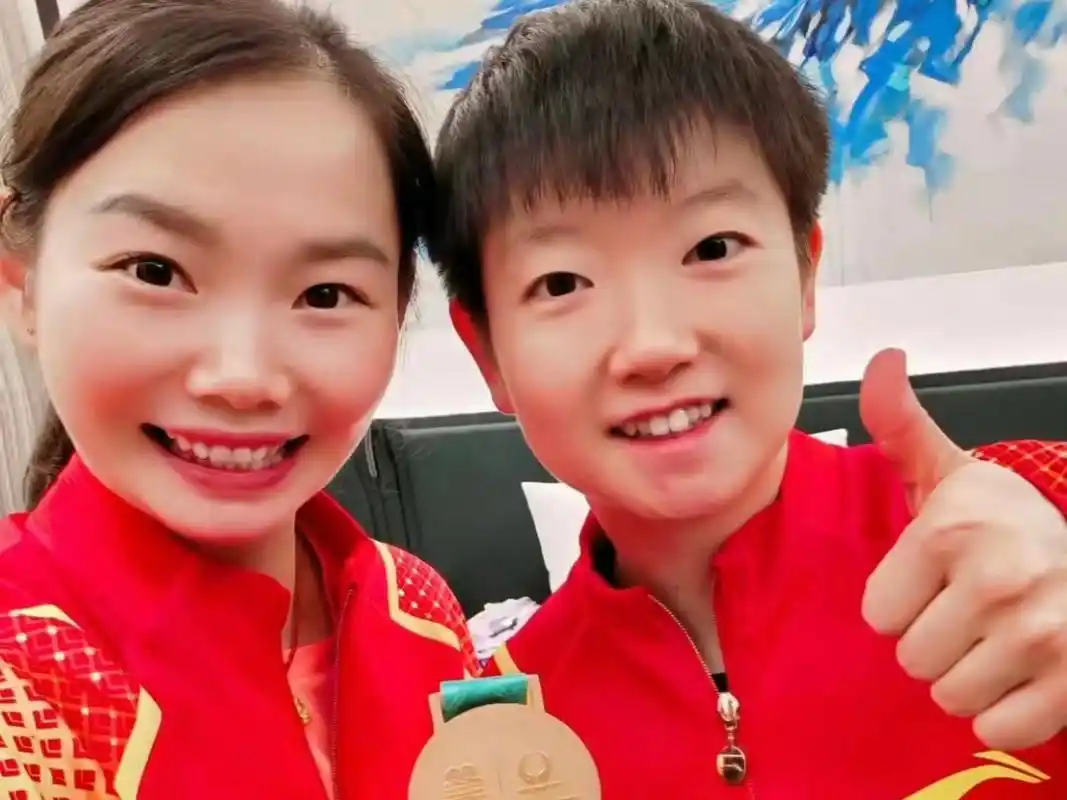 28岁何卓佳喜获WTT外卡，孙颖莎送祝福，国乒生涯迎转机