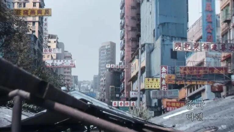 剧中灰暗滤镜