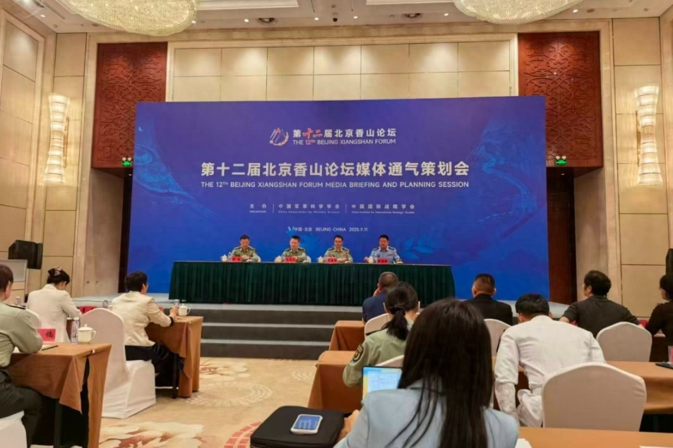 中美关系迎转折？美防长通话示好，中方75岁老将军力推和平共存