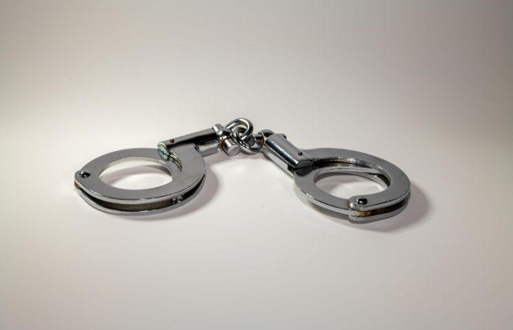 女子改造毛坯房容留4人卖淫，抽成获利被判缓刑