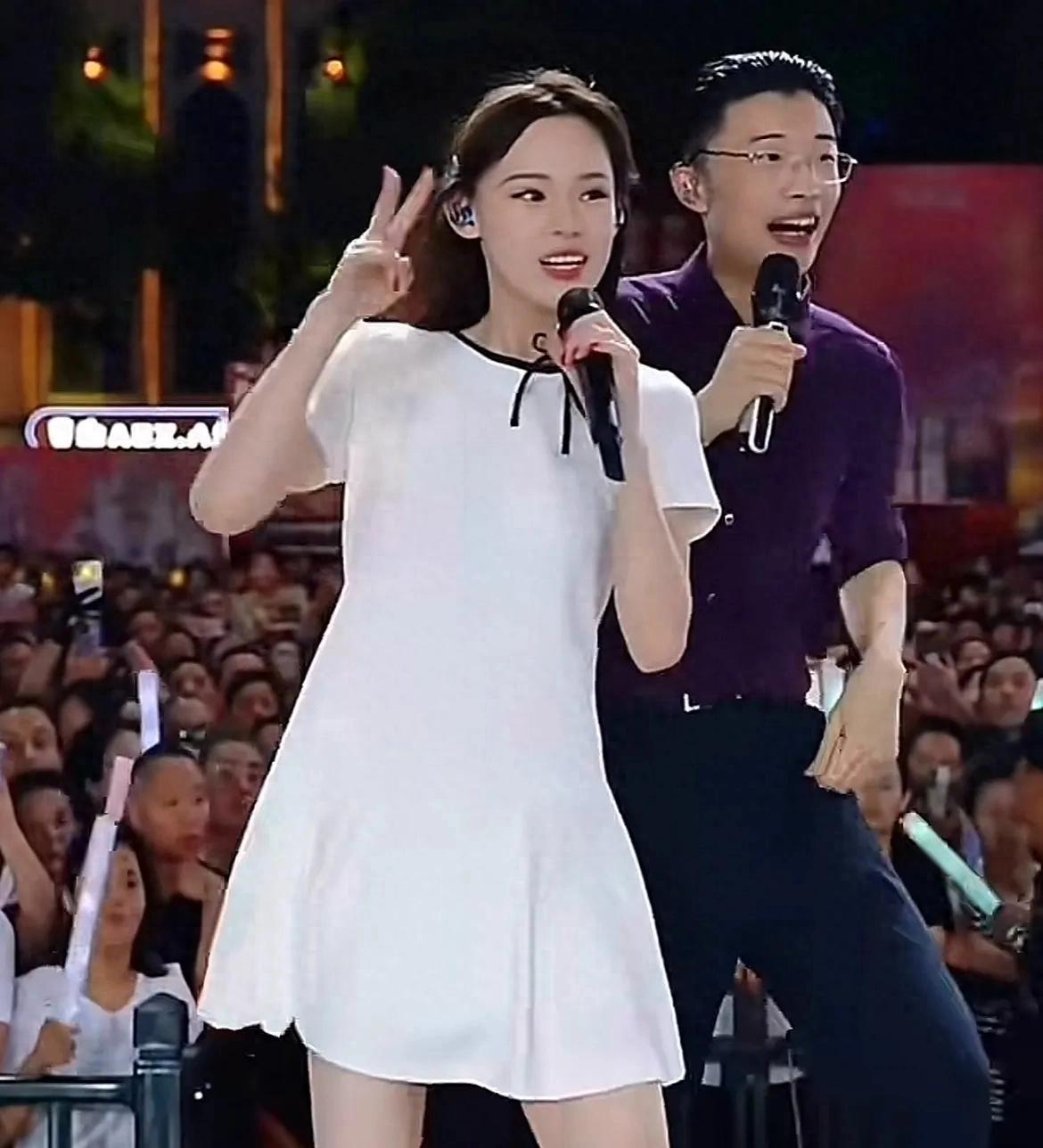 郭有才与苏畅同台惊艳！夫妻档默契演出引热议