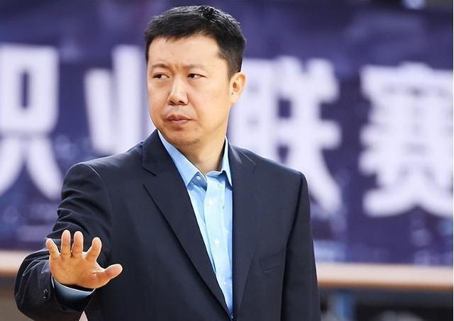 王治郅因身份特殊难全职执教国家队，但每次召唤必回应