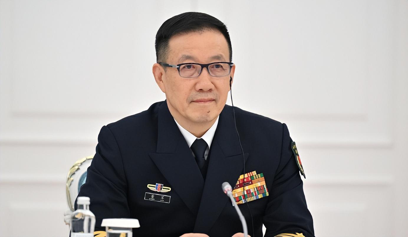 董军强硬表态后24小时内，特朗普叫停对台军援引关注
