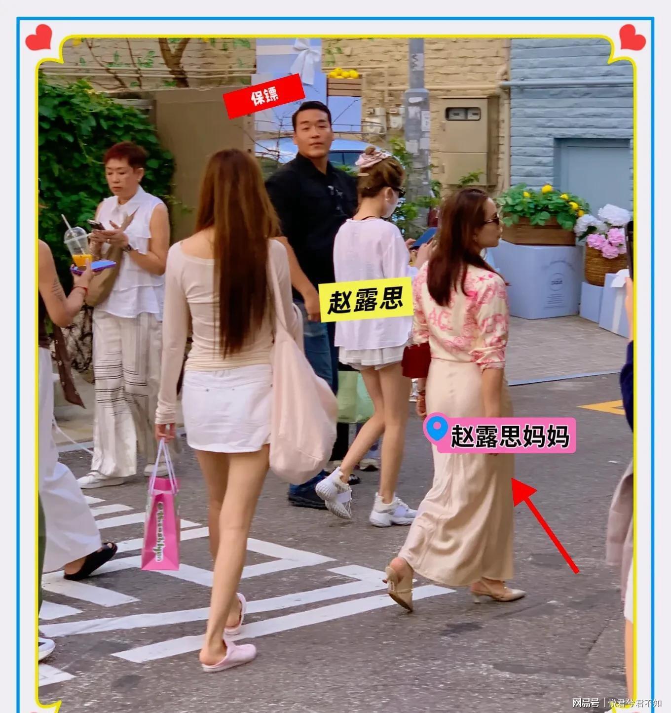 赵露思一家首尔度假引热议！妈妈真丝裙尽显优雅，爸爸黄发造型吸睛