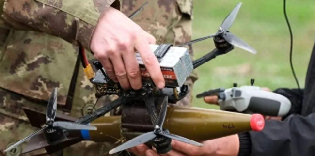 FPV无人机攻击T-90坦克