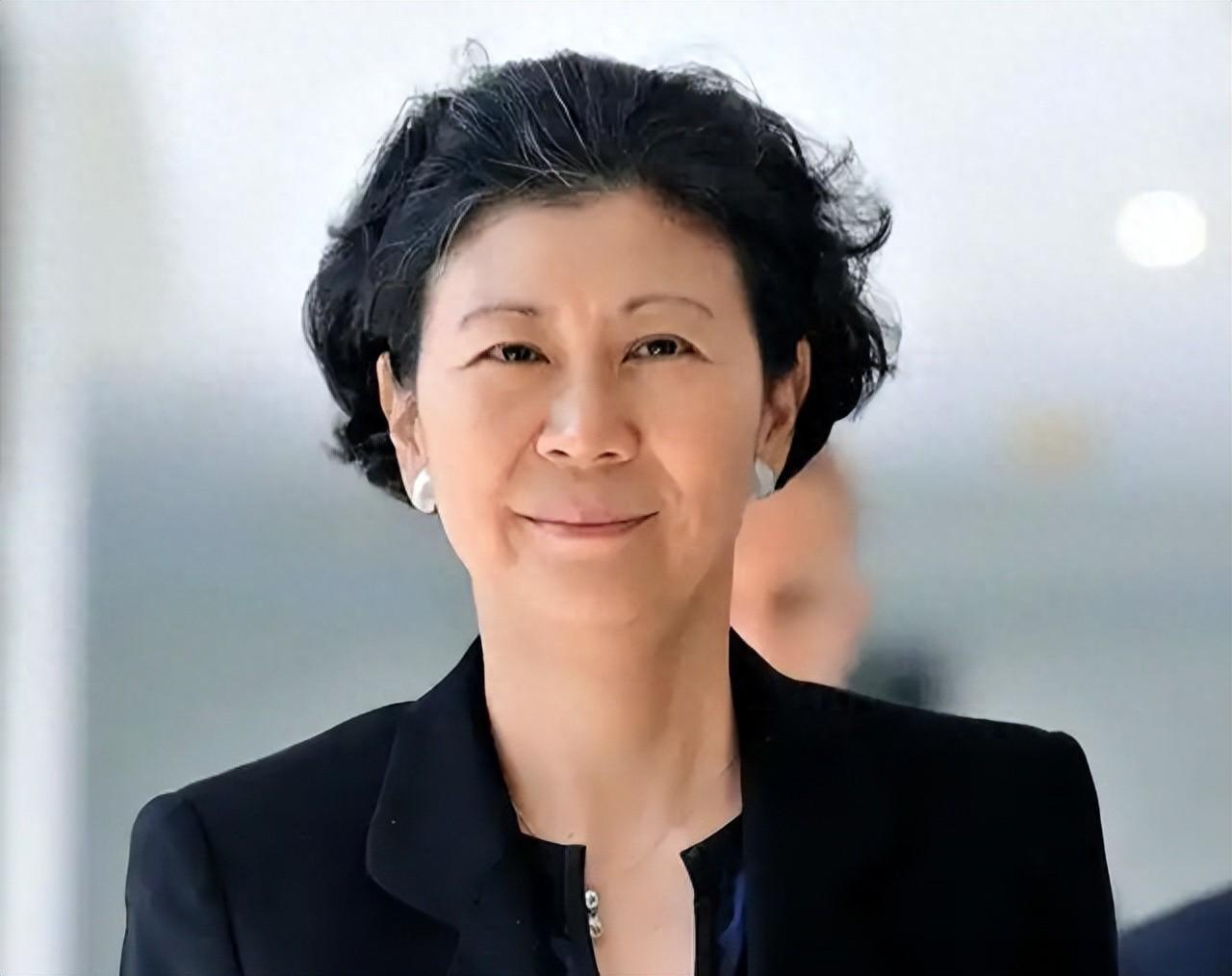 李嘉诚红颜知己周凯旋近照曝光，豪宅宴客显优雅风采