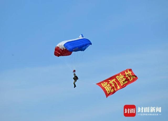 空降兵跳伞精彩瞬间