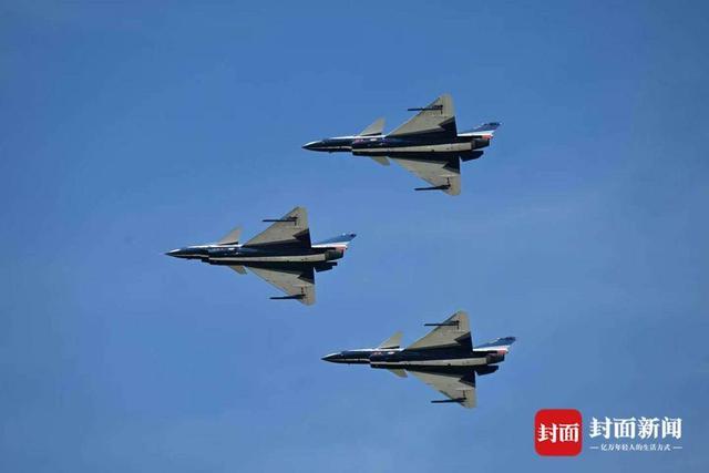 空军八一飞行表演队特技飞行