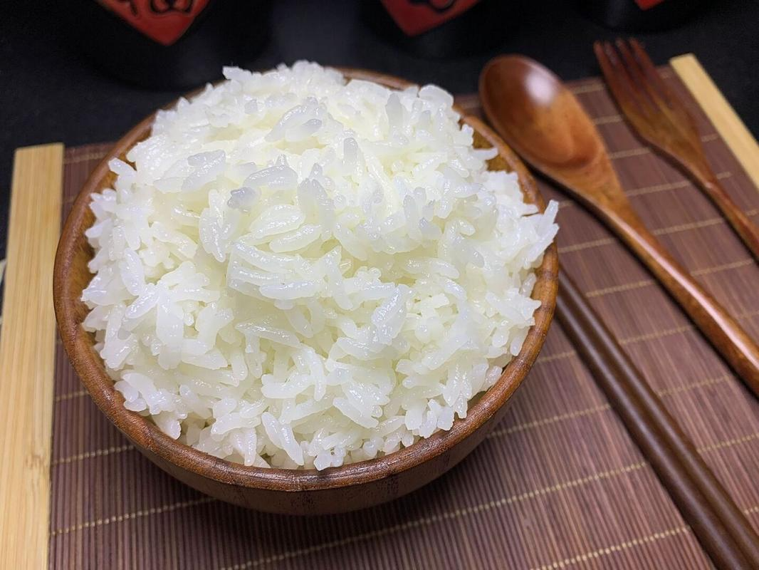 餐桌上的‘血糖炸弹’：3类食物升糖速度远超米饭，速看避坑指南