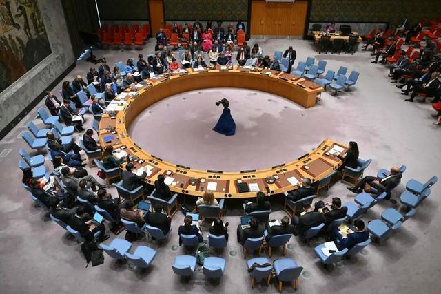 联合国安理会表决：4票赞成延长伊朗制裁豁免未通过，中俄等国立场坚定
