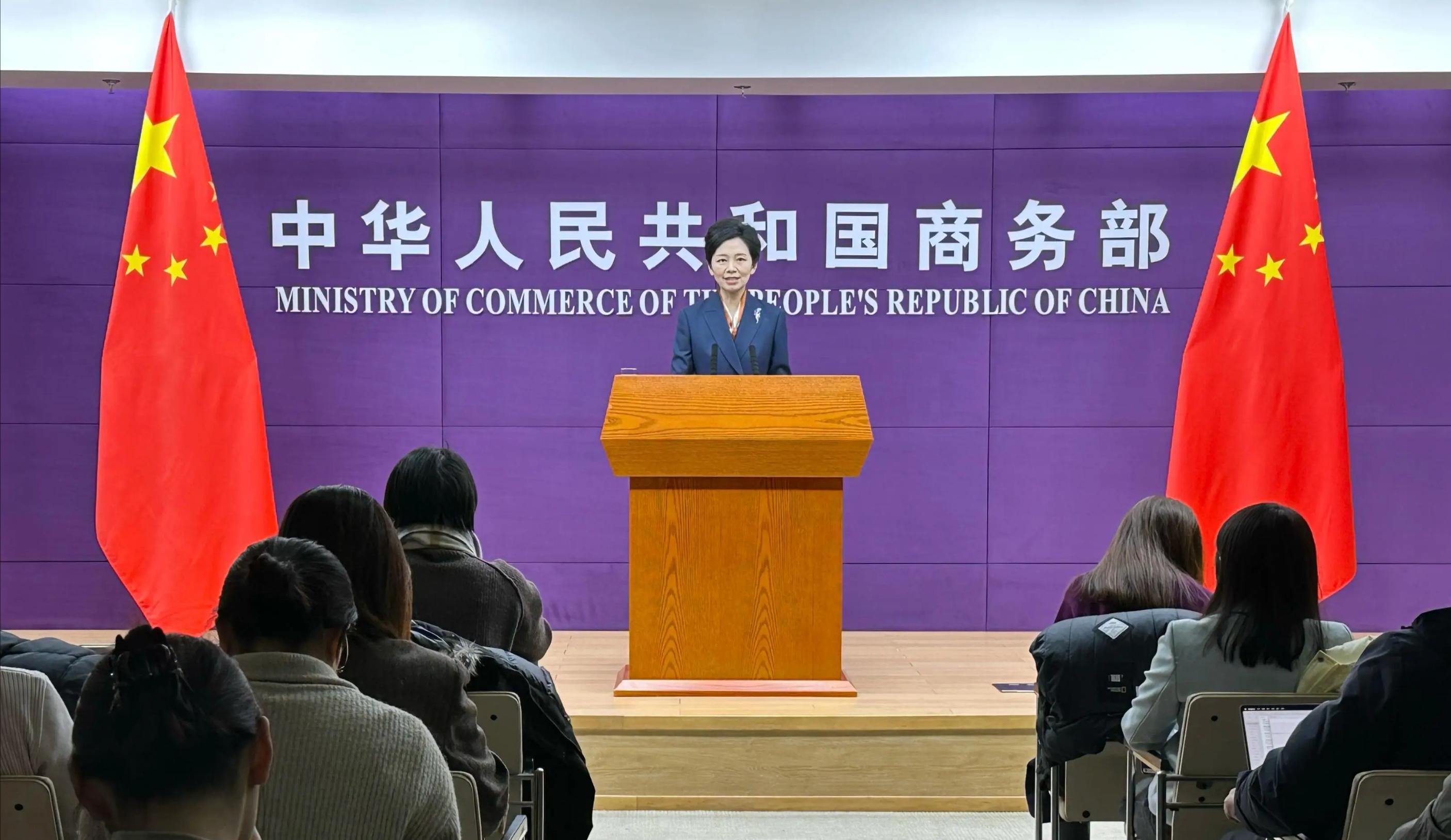 阅兵日美舰穿越台海，中方24小时内反制加税78%