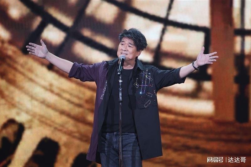 周华健演唱会突发意外！首曲麦克风无声 观众狂比X后重唱
