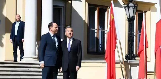 波兰封锁中欧班列，中国启动北极航道试航应对
