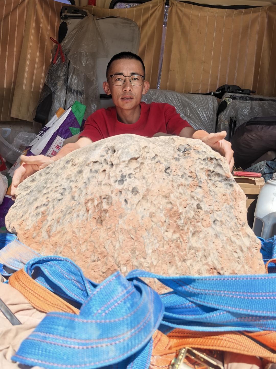 广东茂名惊现423公斤巨型陨石：陨石猎人揭秘发现全过程