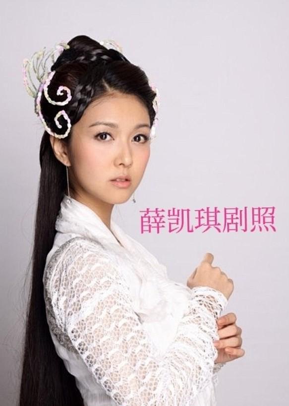 薛凯琪45岁生图引热议！真实状态下的颜值与年龄争议