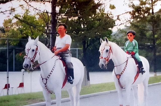 金正恩1996年瑞士留学旧照曝光：青春时髦，与如今形象大不同