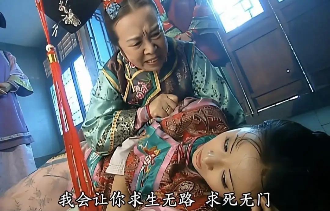 89岁容嬷嬷李明启现身医院，独自就医显苍老，儿子未陪同引关注