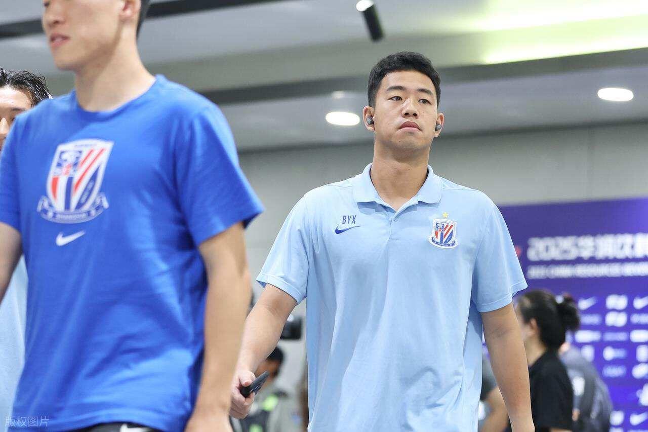 申花门将鲍亚雄强硬回应谣言，球迷力挺引发热议