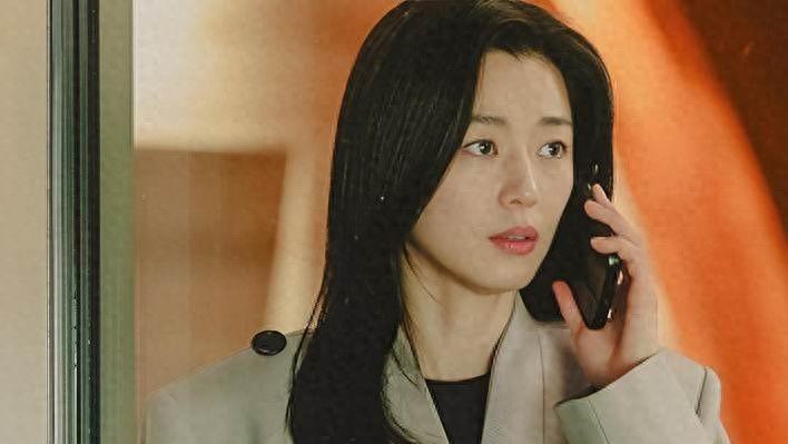 全智贤新剧辱华风波：24小时内品牌反应大不同，LV态度引热议