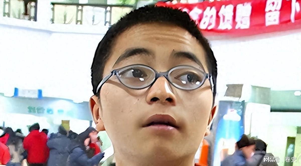 20年前扒飞机少年现状：从万米高空到平凡生活的蜕变