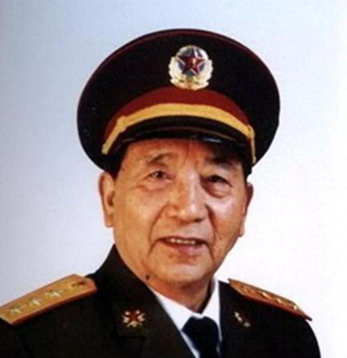 秦基伟被马家军俘虏后隐瞒身份，叛徒却大喊：他是团长，不是伙夫