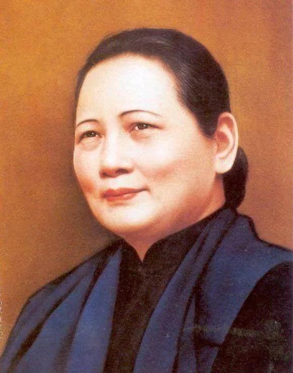宋庆龄为何拒绝与孙中山合葬？背后是54年主仆情深的承诺