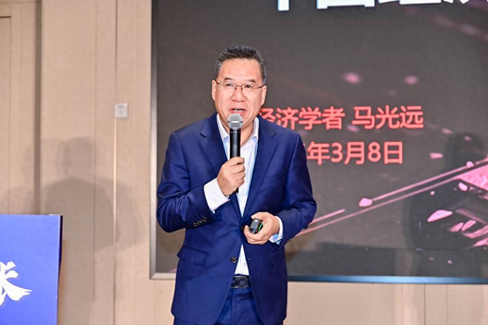 马光远揭示：房价下跌下富人无恙，中产为何成最大受害者？