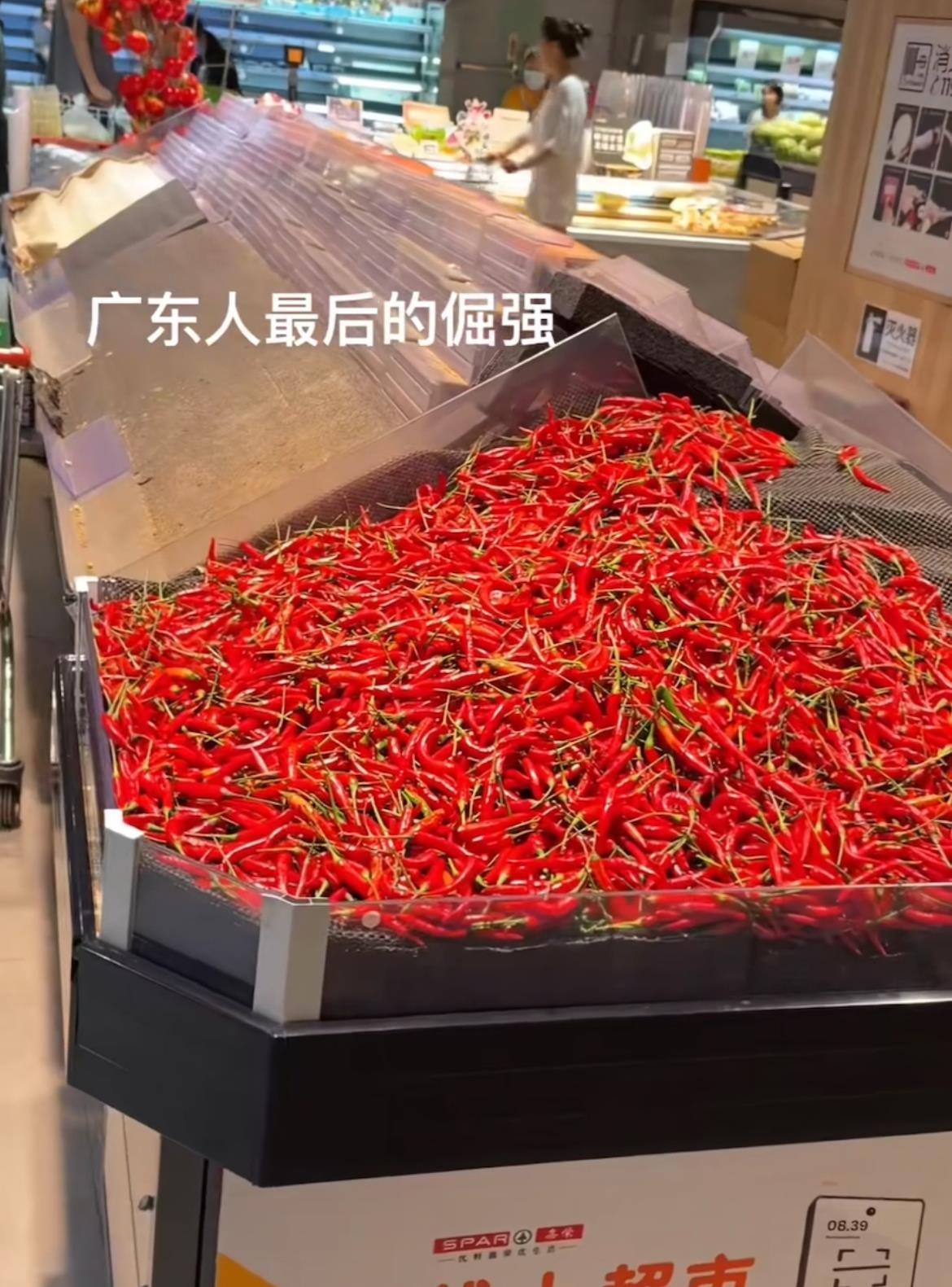 台风来袭广东人抢购物资，超市辣椒竟成‘遗留品’？