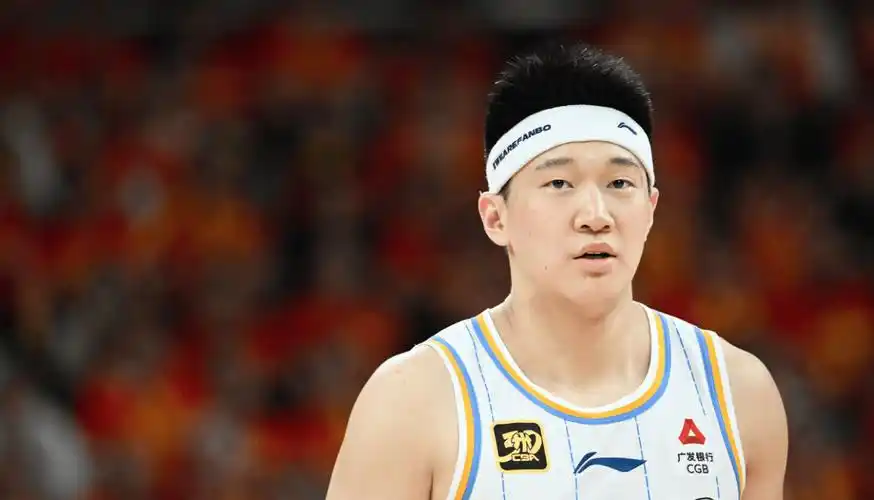 雷蒙或换朱俊龙，广东签4年悍将，孙悦新妻亮相