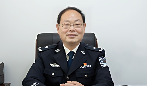 中纪委通报：安徽省监狱管理局胡朝林违规接受宴请被免职