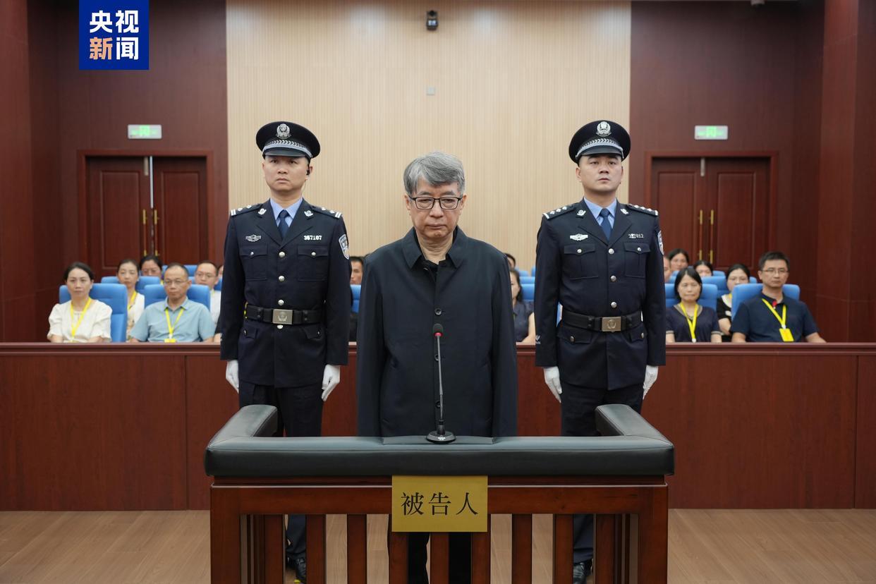 江西省政协原副主席胡强受贿6517万被判13年，曾涉周公子炫富风波