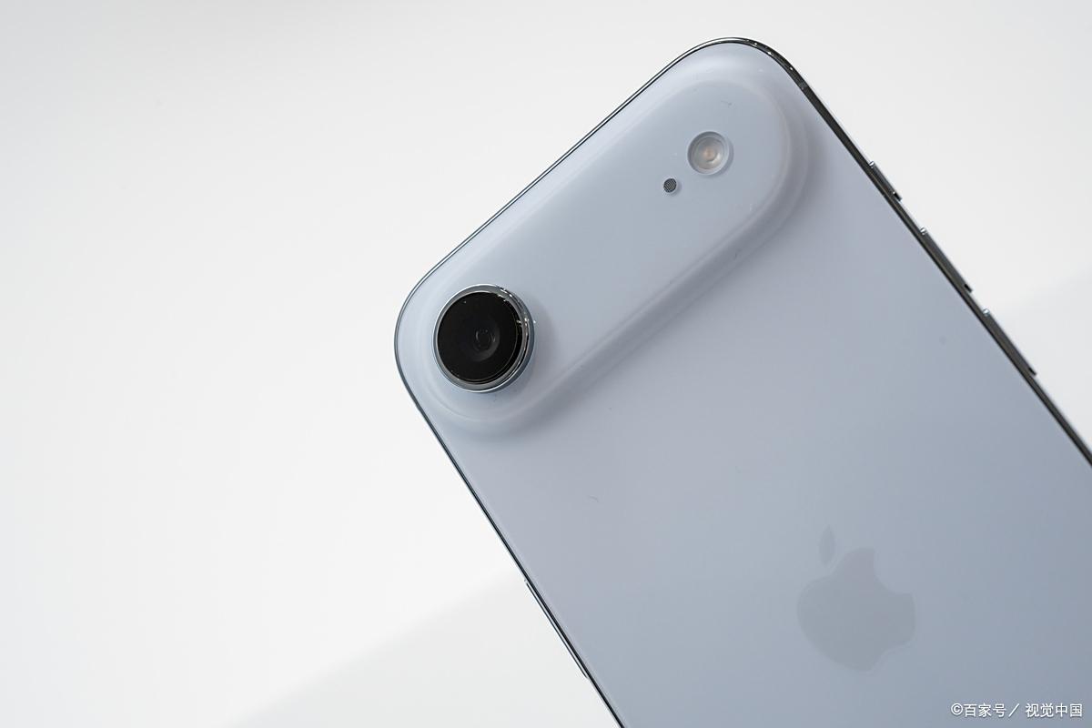 iPhone 17 Pro真机划痕引热议：高端梦碎，消费者失望