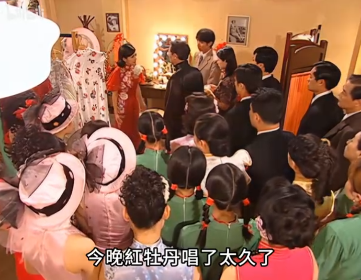 《情深深雨濛濛》：红牡丹与白玫瑰的职场暗战解析