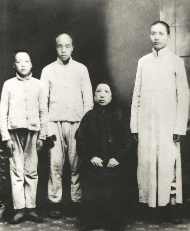 周恩来递照片引毛主席追忆：这孩子酷似年轻时的毛泽覃