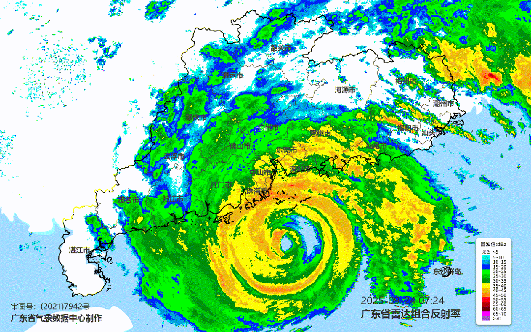 台风‘桦加沙’逼近佛山，暴雨预警生效，居民需做好防护