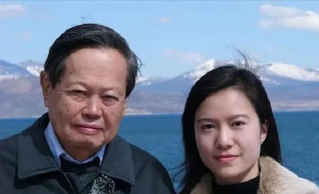 杨振宁大儿子谈翁帆：她更像父亲的亲妹妹，婚姻获子女认可