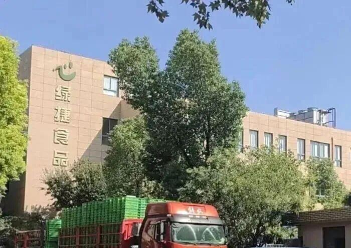 上海学生餐丑闻：张家兄妹企业涂毒60万份餐食引众怒