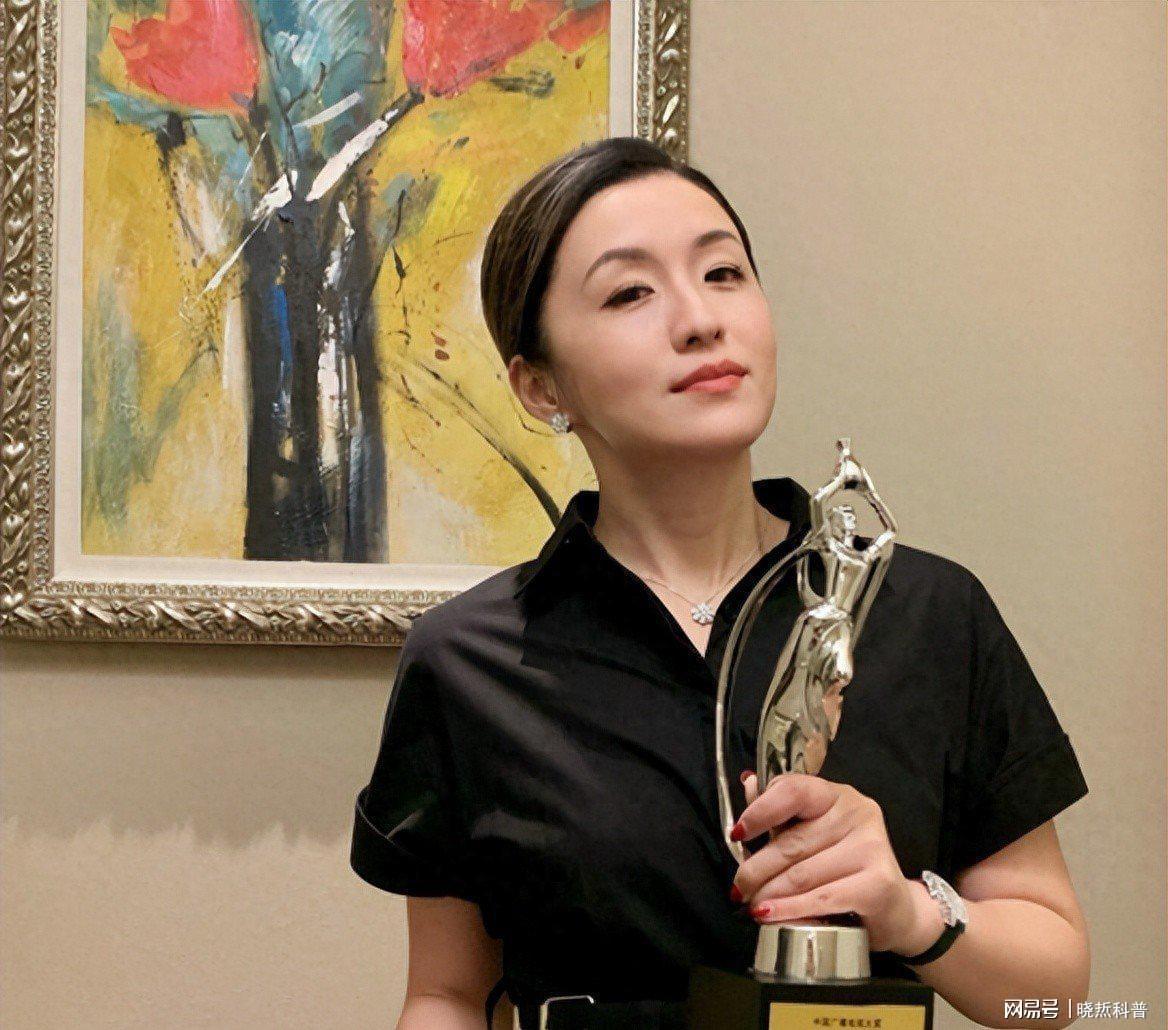 秦雯背刺陈道明风波升级，唐嫣新剧或受牵连，王家卫卷入争议