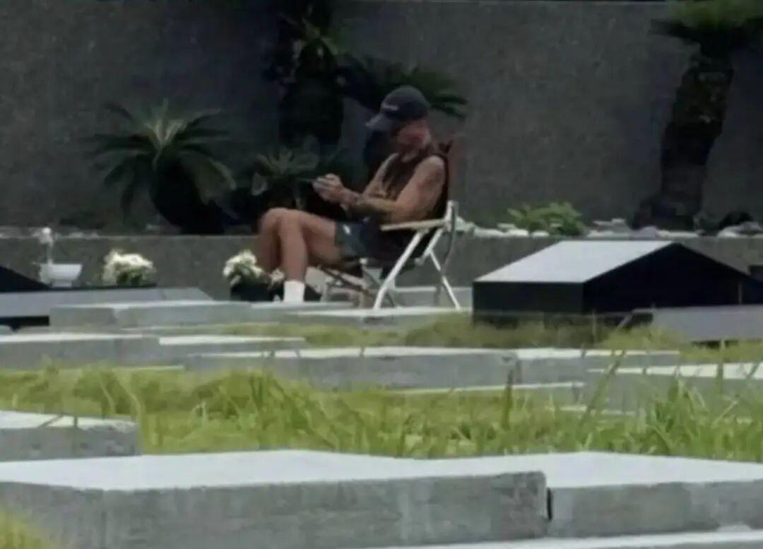 大S墓前的具俊晔，不该被嘲笑
