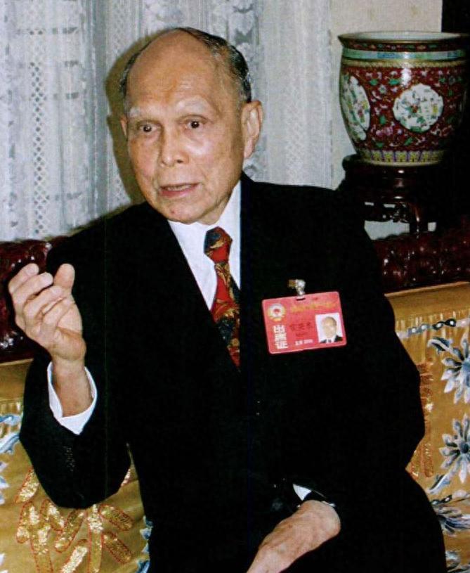 霍英东与广州白天鹅宾馆：审批背后的历史转折