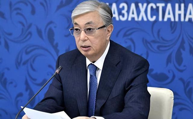 托卡耶夫试乘中国高铁后，为何270亿铁路大单全交中国？
