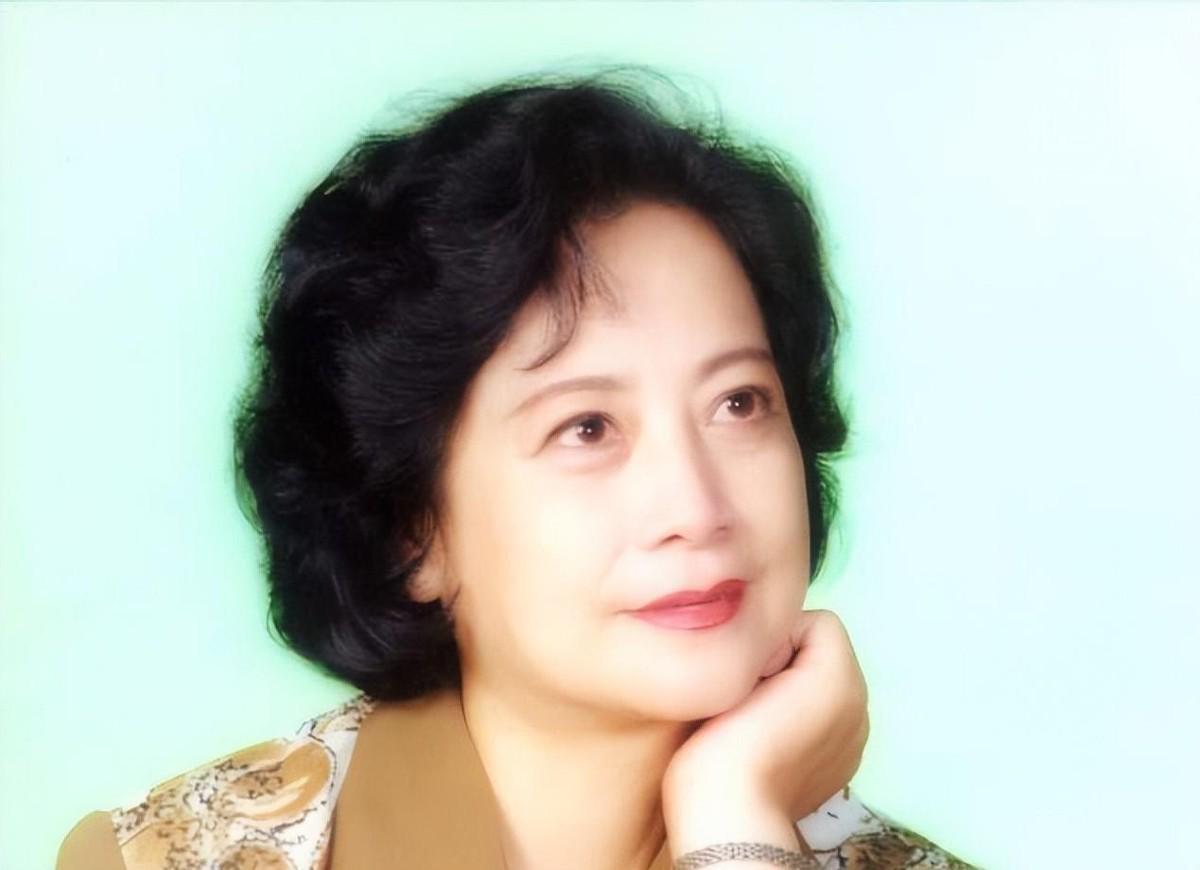 左大玢与毛主席的忘年交：从湘剧演员到荧屏观音的传奇人生