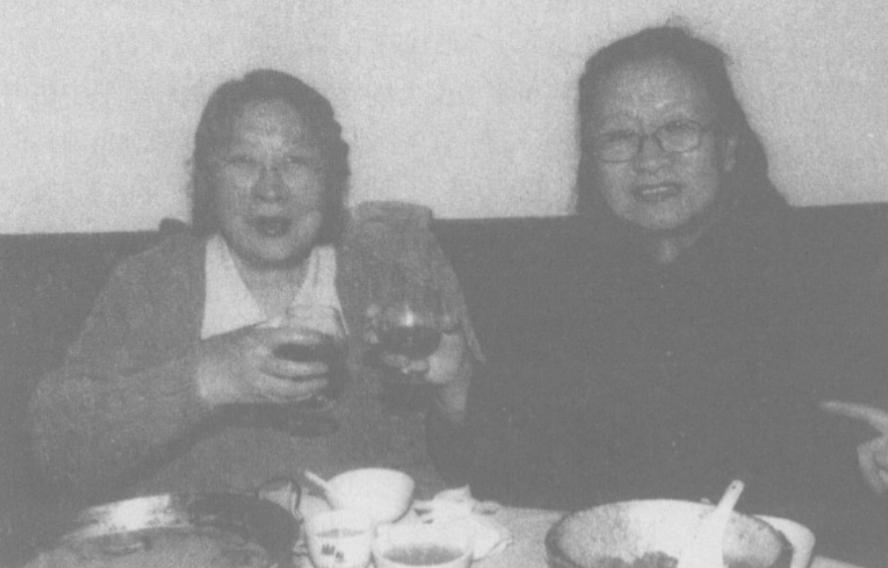 毛主席后人生活实录：三兄妹情深，美食城共庆父亲诞辰