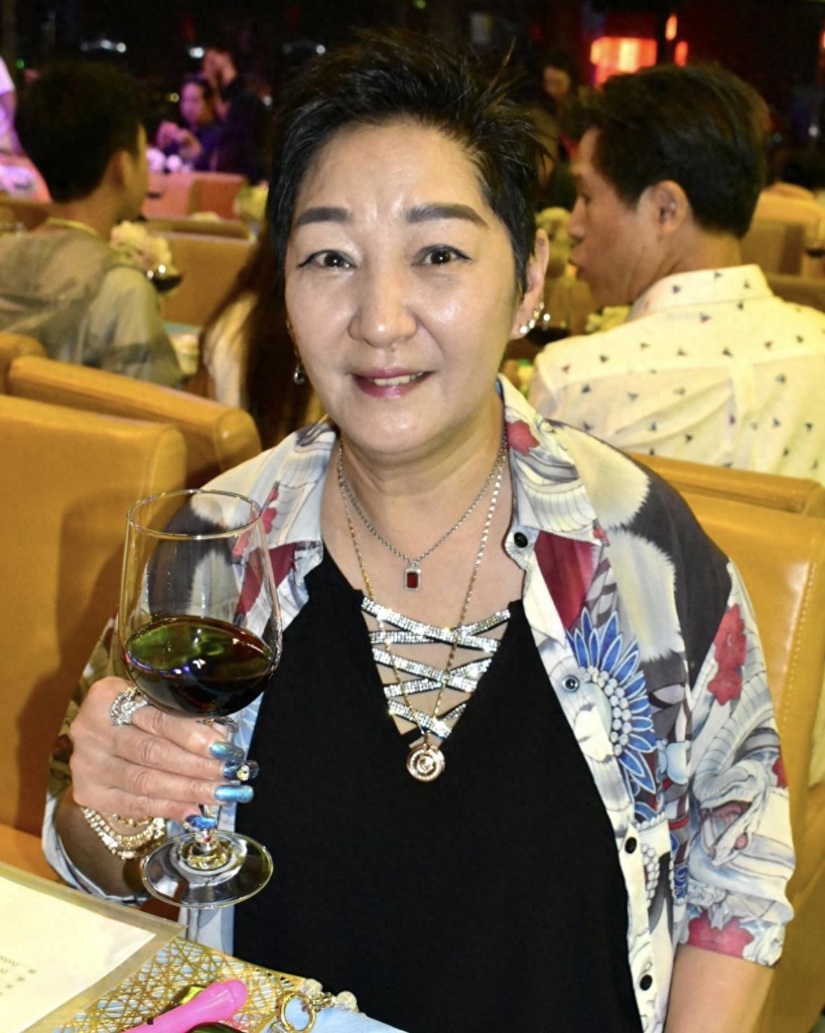 TVB老戏骨雪梨默默资助徐少强遗孤，背后故事令人动容