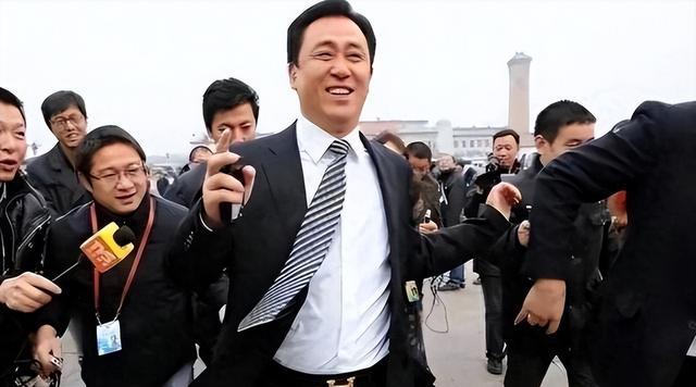 许家印：从首富到债务危机，恒大帝国的兴衰与争议