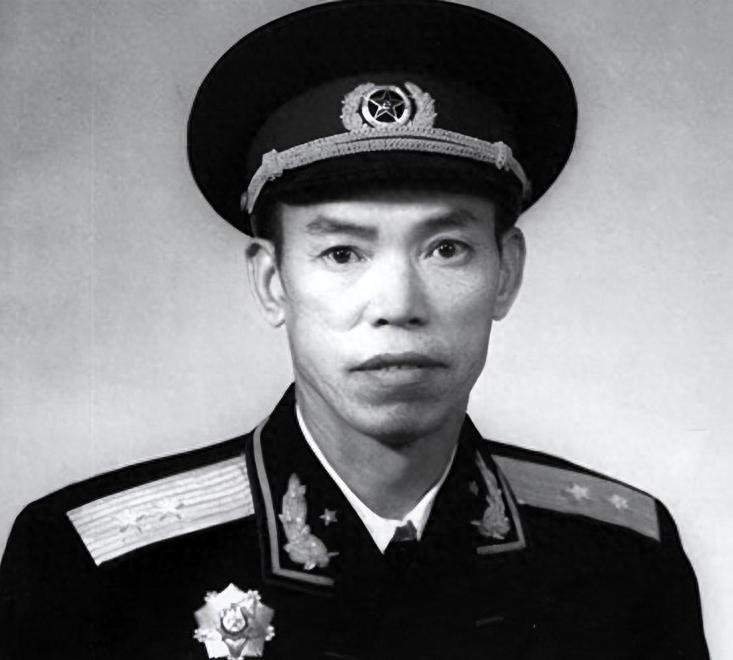 梁兴初被隔离审查8年，自由后叶帅给出两个选择，梁：一个也不要